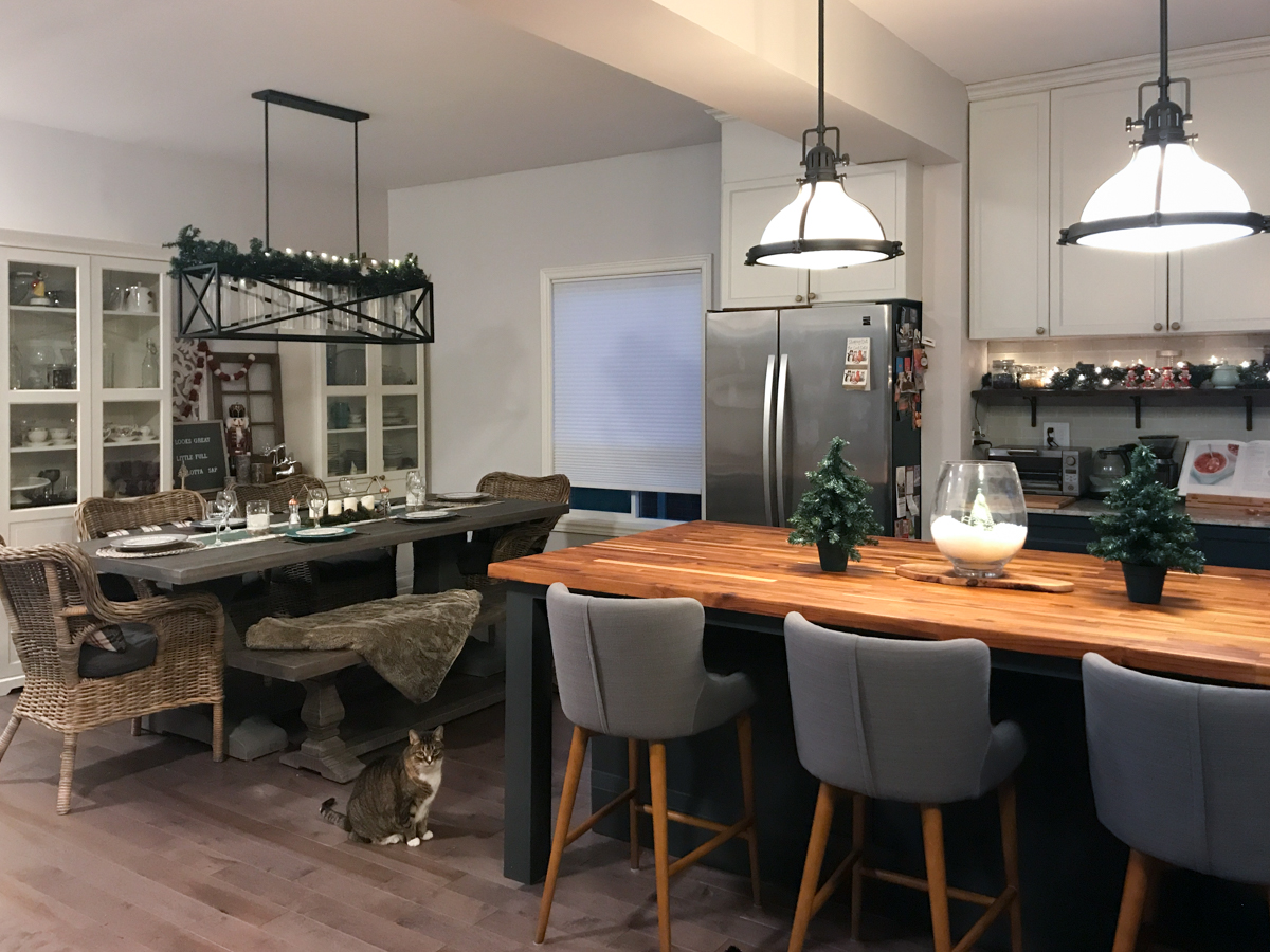 Open concept holiday kitchen & dining room